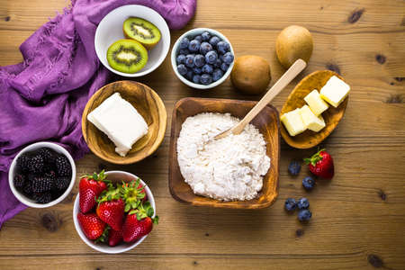 Ingredients for preparing fresh fruit tart.の写真素材