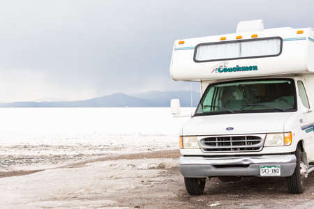 Bonneville, Utah, USA-August 3, 2015. Motorhome traveling to Bonneville Salt Flats, Utah.のeditorial素材
