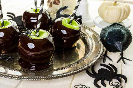 Homemade candy apples for Halloween party on the table.の写真素材