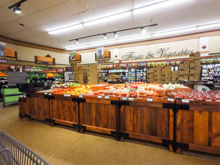 Denver, Colorado, USA-February 1, 2016. Grocery shopping at the local supermarket.のeditorial素材