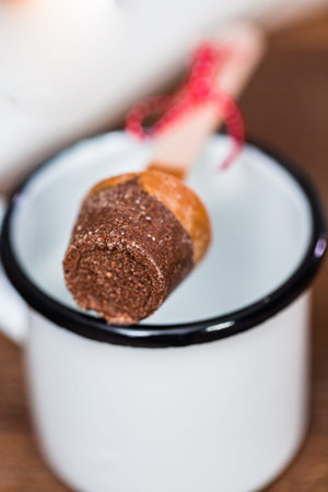 Close up. Salted caramel hot cocoa spoon in metal cup.の写真素材
