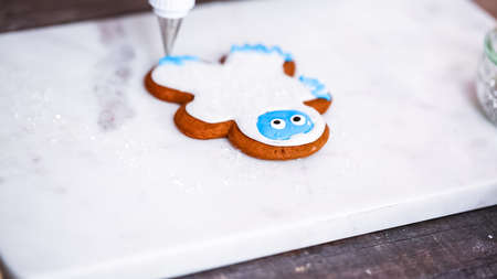 Step by step. Decorating gingerbread and sugar cookies with royal icing for Christmas.の写真素材