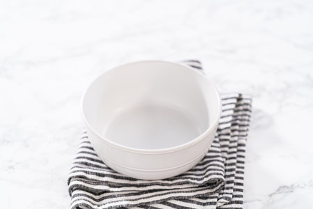 Shredded chicken in a pressure cooker. Freshly shredded chicken in a white bowl.の写真素材