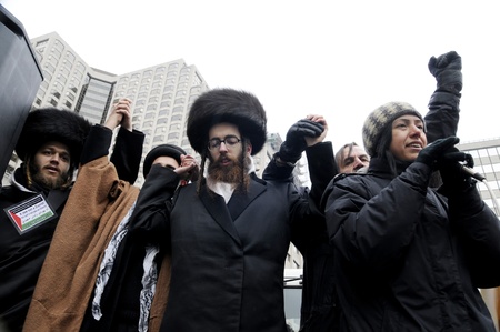 TORONTO - JANUARY 10: Israeli rabbis also participating in a rally to condemn the Israel occupation on Gaza on January 10 2009 in Toronto, Canada.のeditorial素材