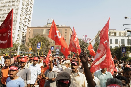 KOLKATA- FEBRUARY 13: Agitated supporters chant slogans during a political rally in Kolkata, India on February 13, 2011.のeditorial素材