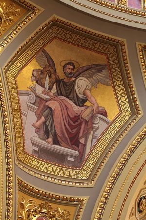 Inside St. Stephen Basilica in Budapestのeditorial素材