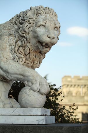 Marble sculpture of lion by the Vorontsovsky palace の写真素材