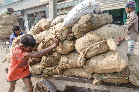 Man pulling a cartのeditorial素材