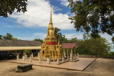 Golden stupa in the temple Wat Sila Ngu, Jaidee (Chedi Sila Ngu) on Koh Samui, Surat Thani, Thailand.の写真素材