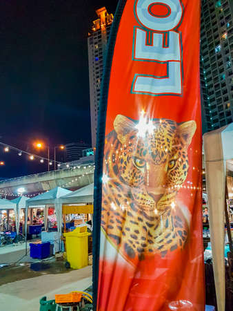 Chang and Leo beer Thai night market street food in Huai Khwang, Bangkok, Thailand.のeditorial素材