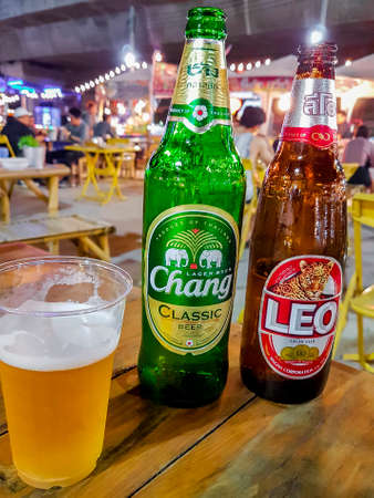 Chang and Leo beer Thai night market street food in Huai Khwang, Bangkok, Thailand.のeditorial素材