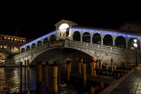  Ponte di Rialto  by night in Venice, Italyのeditorial素材