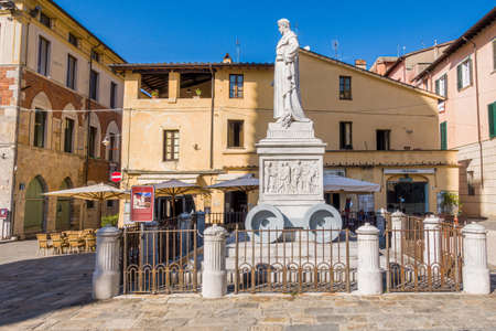 Pietrasanta, IT - Jan 2020: View of the main square and Cathedral, the church of San Martino, in Versilia, province of Lucca, Tuscany, Italy. Famous also for craft workshops and numerous art galleriesのeditorial素材