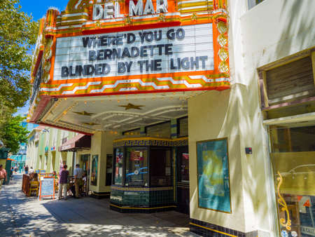 Santa Cruz California downtown - Aug 2019: Santa Cruz is known for climate, sailing, diving, swimming and one of best for surfing and alternative lifestyleのeditorial素材