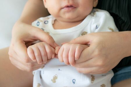Mother holding her child's handの写真素材