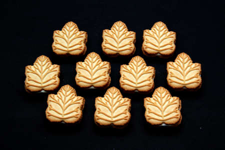 Delicious cookies filled with vanilla cream made with honey or maple syrup from Canadian trees, the...