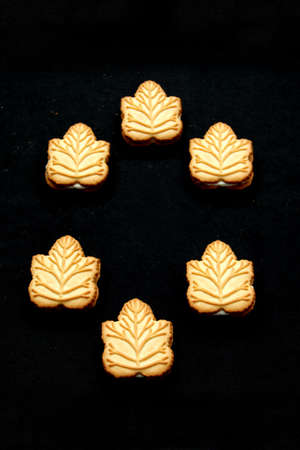Delicious cookies filled with vanilla cream made with honey or maple syrup from Canadian trees, the...
