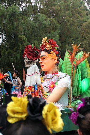 Ciudad de Mexico, Mexico - Oct 29 2022: Day of the Dead Parade to celebrate the richness of Mexican culture and its traditions, a great party on Reforma Avenue in CDMXのeditorial素材