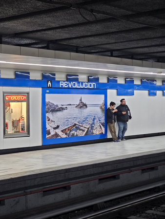 Mexico City, Mexico - Aug 4, 2025: Platforms and tracks of the Revolucion Station of the Mexico City Metro public transport systemのeditorial素材