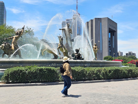Monterrey, Nuevo Leon, Mexico - Jul 30, 2025: Fountain of Neptune or of Life is the central monument of the Macroplaza of the city of Monterrey, capital of Nuevo Leonのeditorial素材