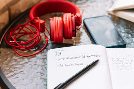 Happy lefties day! A notebook with the day August 13 with the words "Left handers day" written on it.の写真素材