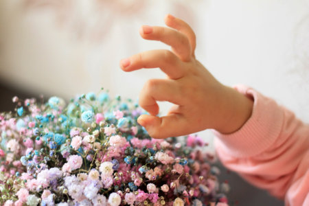 Little girl holding a bouquet of flowers. close-up.の写真素材