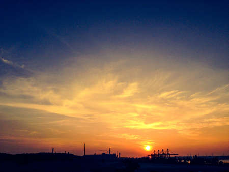 Sunrise at portの素材