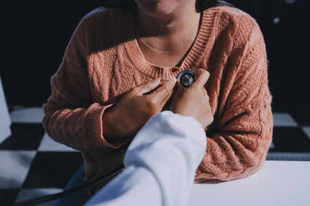 The doctor examines the patient's heart to analyze and listen to whether the heart rhythm is abnormal or normal in order to diagnose and draw conclusions from the patient for further treatment.の写真素材