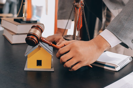 Lawyer explained to the client about the law that must be brought against the court case.の写真素材