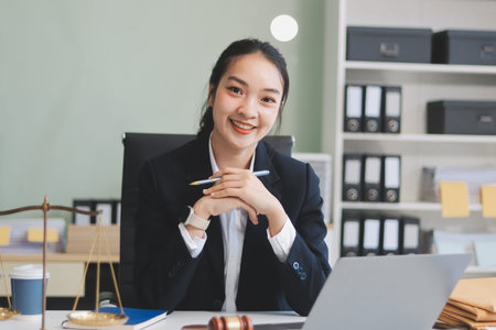 Lawyer explained to the client about the law that must be brought against the court case.の写真素材