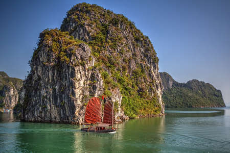 Traditional ships sailing in Halong Bay, Vietnamのeditorial素材