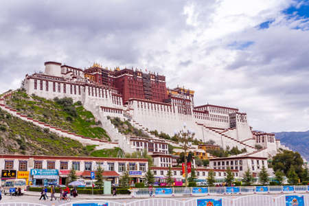Majestic Potala Palace during spring in Lhasa, Nepal, Tibet, Chinaのeditorial素材