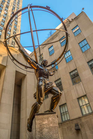 United States, New York, Rockefeller Center, Atlas Statue by Lee Lawrie. The Atlas Statue is a bronze statue by Lee Lawrie, made in 1936 and installed since 1937. The statue depicts Atlas, a Titan in Greek mythology, carrying the celestial vault on its shのeditorial素材