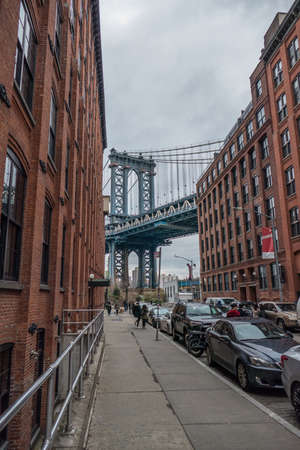 New York, USA, January 27, 2020: The Manhattan Bridge is a New York City suspension bridge over the East River, which connects the lower part of Manhattan Island with the borough of Brooklyn.のeditorial素材