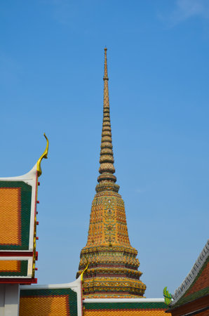 Large chedis in the grounds of Wat Pho, Bangkokのeditorial素材