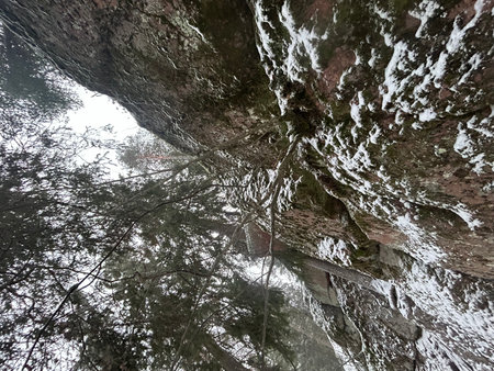 Winter landscape. Snow on the rocks and water in the river.の写真素材