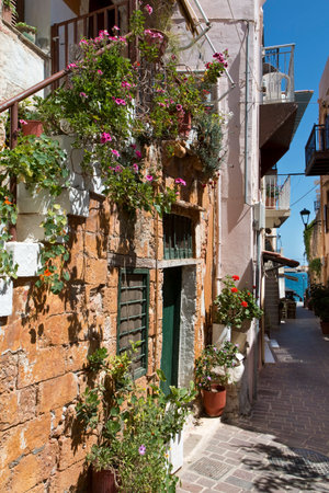 CHANIA, CRETE, GREECE - APRIL 27 2016: Alleyway in the old part of Chaniaのeditorial素材