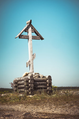 Old wooden cross on the shore of the White Sea. History, religion, Russiaの写真素材
