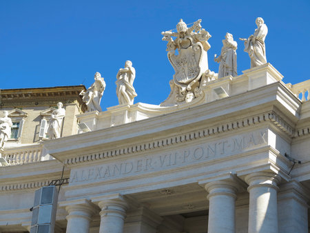 Statues and architectural details on Saint Peter square in Vatican, Roma, Italyのeditorial素材