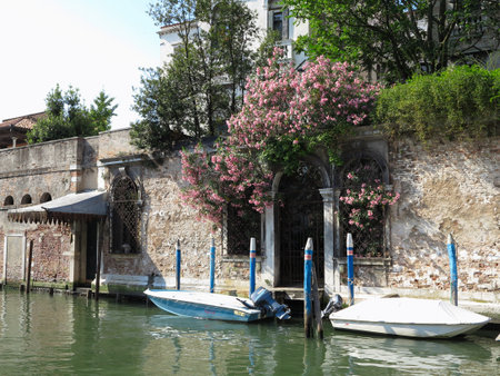 20.06.2017, Venice, Italy: View of historic buildings and canals.のeditorial素材