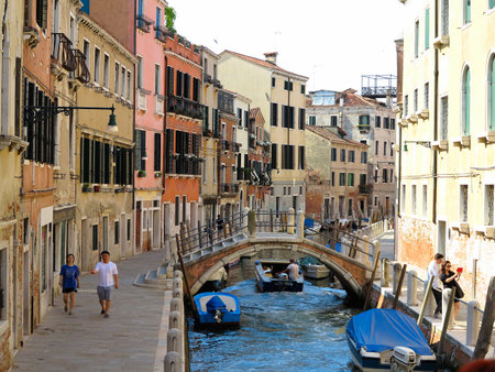 20.06.2017, Venice, Italy: View of historic buildings and canals.のeditorial素材