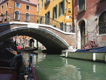 20.06.2017, Venice, Italy: View from gondola to old historic buildings and canals.のeditorial素材