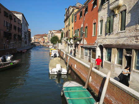 20.06.2017, Venice, Italy: View of historic buildings and canals.のeditorial素材