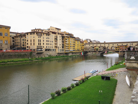 14.06.2017 Florence, Italy: View of medieval stone bridge Ponte Vecchio and the Arno Riverのeditorial素材
