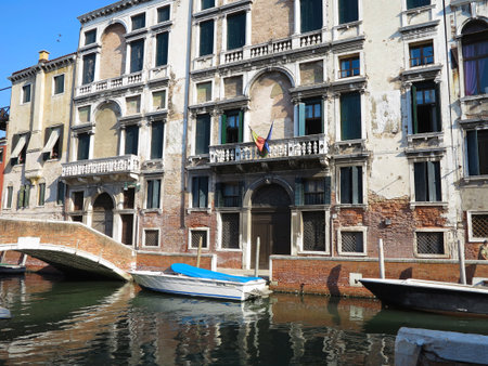 20.06.2017, Venice, Italy: View of historic buildings and canals.のeditorial素材