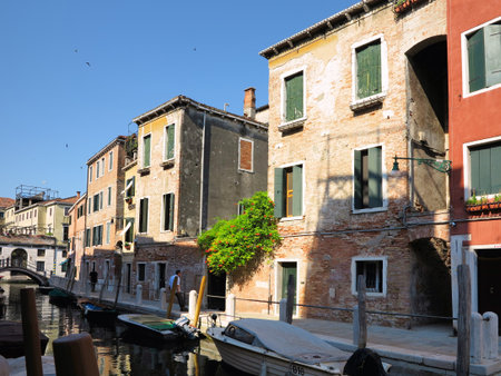 20.06.2017, Venice, Italy: View of historic buildings and canals.のeditorial素材