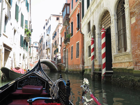 20.06.2017, Venice, Italy: View from gondola to old historic buildings and canals.のeditorial素材