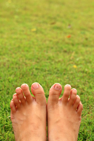 the women feet relex  in the grassの写真素材