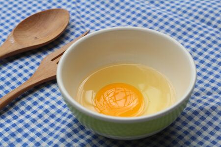 eggs in a bowl on the tableの写真素材