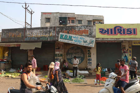 City Valsad, state Gujarat, country-India 20/04/2020 people are buying vegetable and fruit during time allot ed during lock downのeditorial素材